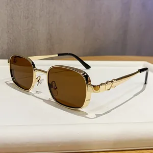 Lunettes de soleil carrées vintage avec monture dorée et verres bruns style hip-hop
