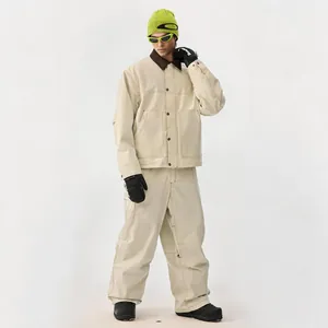 Tuta da sci beige da uomo in stile workwear retrò con giacca e pantaloni impermeabili set
