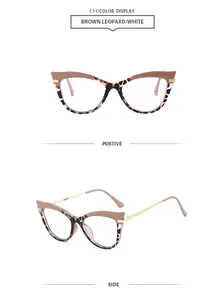 Vue de face et de profil de lunettes papillon avec motif léopard et branches dorées