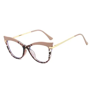 Lunettes de soleil œil de chat léopard stylées avec branches fines en métal doré pour femme