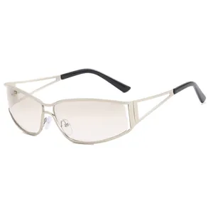Gafas de sol Y2K futuristas de metal calado con montura plateada y lentes teñidas