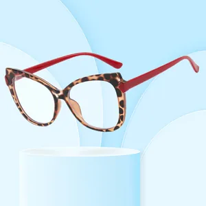 Modische Cat-Eye-Brille mit Leopardenmuster, roten Bügeln und Blaulichtfilter-Gläsern.