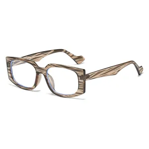 Occhiali da sole quadrati alla moda con motivo venatura legno marrone per esterni