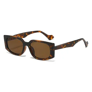 Occhiali da sole quadrati montatura leopardata moda per stile urbano all'aperto