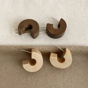 Vintage Unique Design Wood C-Shaped Stud Earrings For Women Retro Fat Round Wooden Hoop Earrings Minimalist Metal Jewelry
