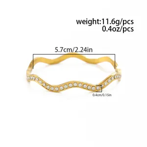 Dimensions du jonc ondulé en acier inoxydable doré 18 carats avec pierres en cz