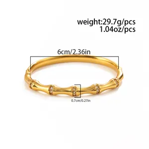 Vue détaillée du bracelet bambou en acier inoxydable plaqué or 18K avec ses mesures