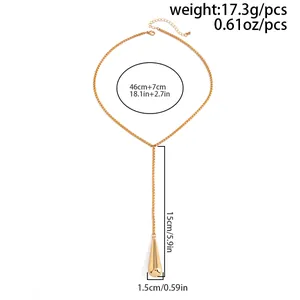 Vue détaillée du collier en Y doré avec pendentif goutte d'eau et dimensions précises.