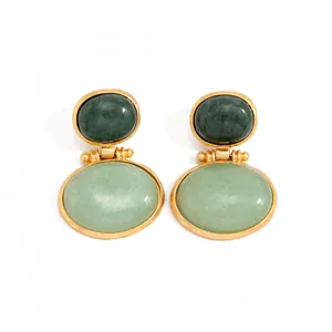Elegante vintage goldene Ohrringe mit ovalen Kunststeinen in zwei Grüntönen