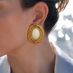 Orecchini a perno ovali vintage placcati oro 18K con inserto in resina