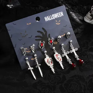 Detailansicht des 6-teiligen gotischen Halloween-Ohrring-Sets mit Totenköpfen