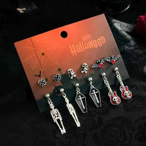 Halloween Ohrring Set mit Skelett, Fledermaus und Sarganhängern auf Displaykarte