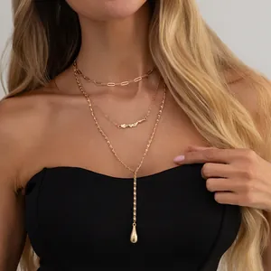 Élégant collier multi-rangs en or avec un pendentif goutte d'eau en forme de Y tendance