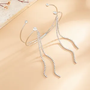 Bracciale da braccio a doppio strato in argento con eleganti nappe di strass
