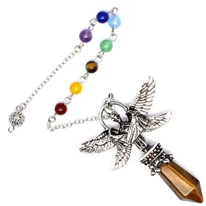 Detailansicht Erzengel Kristallpendel mit Tigerauge Stein und 7 Chakra Perlen
