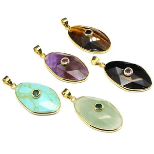 Sammlung von fünf facettierten Edelsteinanhängern mit Zirkonia-Inlay in Goldrahmen