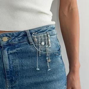 Broche épingle de sûreté boho avec pampilles en coquillage et turquoise pour jeans
