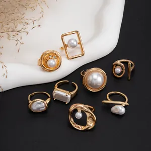Vintage Ring-Set Gold mit Barockperlen und unregelmäßigen geometrischen offenen Designs