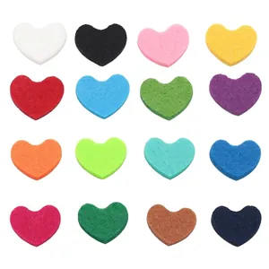 Pad diffusori in feltro a forma di cuore per ciondoli per aromaterapia in vari colori