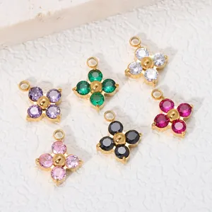 Ciondolo Quadrifoglio in Zirconia Acciaio Inossidabile Placcato Oro 18K DIY Accessorio per Collana Braccialetto Gioielli da Donna