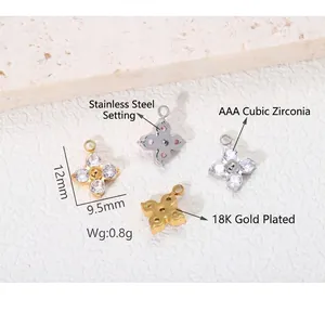 Ciondolo a quadrifoglio in acciaio inossidabile placcato oro 18K con zirconi AAA per DIY