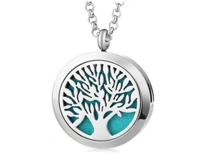 Vista detallada del collar difusor de aceites esenciales con el árbol de la vida