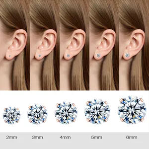 Tabella di confronto degli orecchini a lobo in zirconia da 2 mm a 6 mm visti sull'orecchio