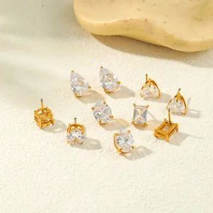 Set van 304 roestvrijstalen oorknopjes met zirkonia in diverse geometrische vormen.