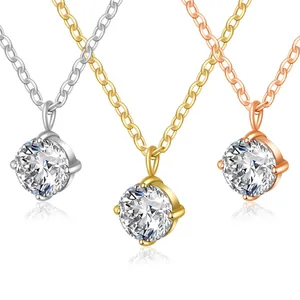 Dettaglio ravvicinato di collane con zircone AAA in argento, oro e oro rosa lucido