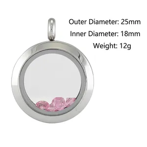 Vista dettagliata del medaglione tondo in argento e vetro con cristalli rosa, diametro 25mm.