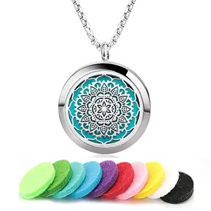 Collier médaillon d'aromathérapie mandala en acier inoxydable avec tampons colorés