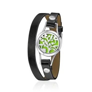 Bracelet diffuseur d'huiles essentielles en cuir noir et acier avec motif arbre de vie.