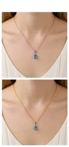Collane con zircone blu a goccia in finitura argento e oro su modella