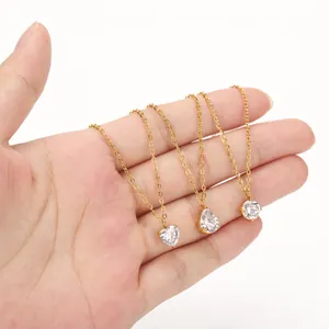 Collana minimalista in acciaio inossidabile placcato oro 18K con zirconi a cuore e goccia