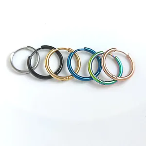 Pendientes de aro redondos de acero inoxidable en plata oro oro rosa y acabados arcoíris