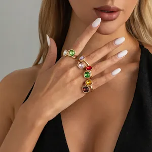Ensemble de bagues réglables dorées avec cristaux carrés colorés pour femmes