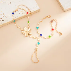 Conjunto de pulsera de mano y pulsera dorada con cristales de colores y flor