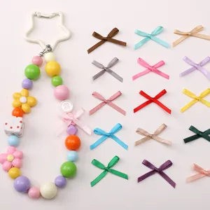 Set di mini fiocchi colorati in poliestere fatti a mano per decorazioni capelli fai-da-te.