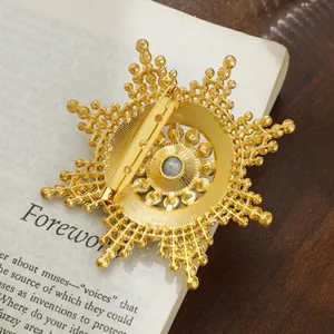 Eleganter goldener Sonnenblumen-Brosche-Anstecker für hochwertige Anzüge und Schals.
