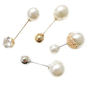 Elegante Perlenbroschen und Kragennadeln im koreanischen Stil in Gold- und Silbertönen.