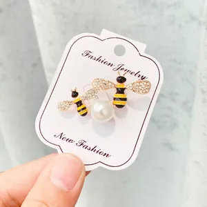 Elegante Bienen-Perlenbrosche mit funkelnden Strasssteinen und gelb-schwarzer Emaille