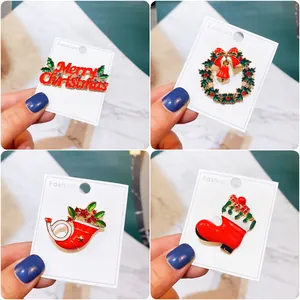 Set aus 4 festlichen Weihnachtsbroschen aus Legierung mit Kranz- und Stiefelmotiven