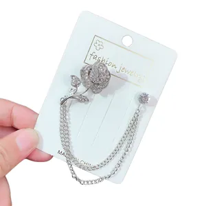 Exquisite silberfarbene Rosenbrosche mit doppelten Quastenketten und funkelnden Kristallen