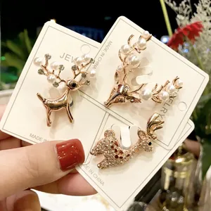 Exquisites Weihnachts-Rentier-Brosche-Set mit Kunstperlen und funkelnden Strasssteinen auf Gold