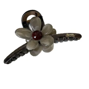 Elegante fermaglio per capelli vintage marrone con motivo floreale per acconciature.