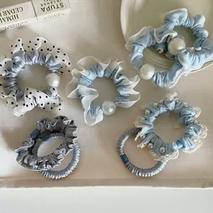 Koreaans Stijl Melkblauw Satijn Scrunchies Elegante Geplooide Haarelastiekjes Met Kunstparel Kant Elastische Haaraccessoires Voor Vrouwen