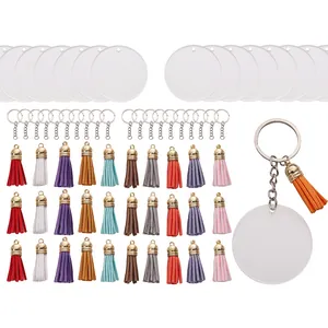 Detailansicht des DIY-Schlüsselanhänger-Sets mit Acryl-Rohlingen und Quasten