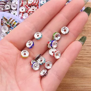 Detailansicht bunter Strass-Zwischenperlen aus Eisen für DIY-Schmuckherstellung