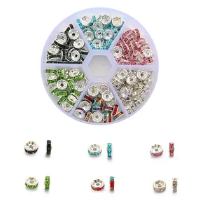 Detaillierte Ansicht bunter Strass-Abstandshalter-Perlen für DIY-Schmuckherstellung