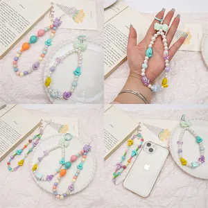 Bijou de téléphone fait main avec perles de tulipe en acrylique et charms de fleurs pastels